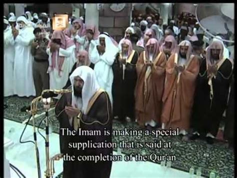 لا إله إلا هو المتوحّد في الجلال بكمال الجمال تعظيماً وتكبيراً، المتفرّد بتصريف الأحوال ‏على التفصيل والإجمال تقديراً وتدبيراً، المتعالي بعظمته ومجده الذي نزلَّ الفرقان على عبده ليكون للعالمين نذيراً، ‏وصدق رسوله صلّى الله عليه وسلم الذي أرسله. دعاء ختم القرآن رمضان 1435هـ من المسجد الحرام للشيخ عبد ...