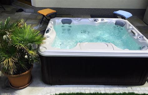 How To Drain A Hot Tub 2 Methods With Easy Steps Wezaggle