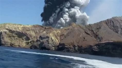 New Zealand Volcano Eruption Leaves 5 Dead 8 Unaccounted For Cbc News