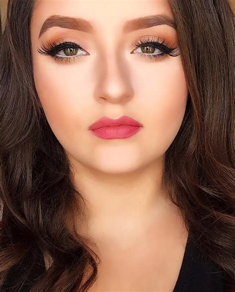 Meet Alexa Enriquez The Sophomore Makeup Expert