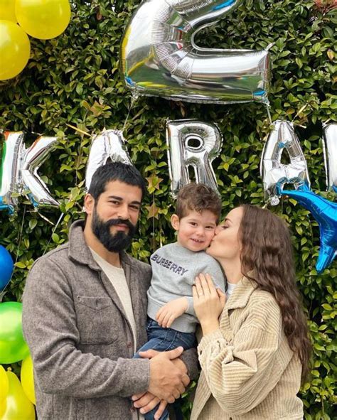 Burak Özçivit Ve Fahriye Evcen çifti 2 Yaşına Giren Oğullarının Doğum