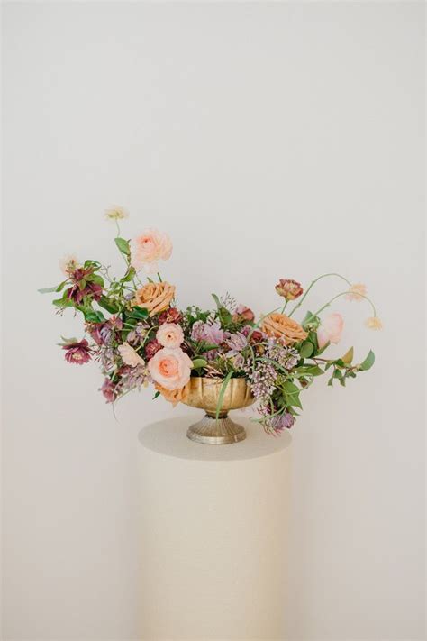Peach Centerpiece In Gold Vase Toffee Roses Centerpiece Mauve