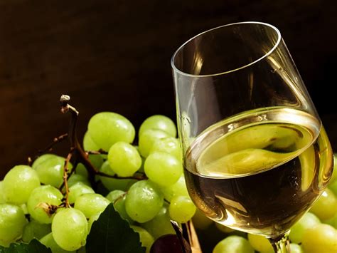 What Is The Best Sweet White Wine Kazzit Us Wineries And International