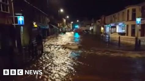 Heavy Rain Causes Flooding And Leaves Motorists Stranded Bbc News