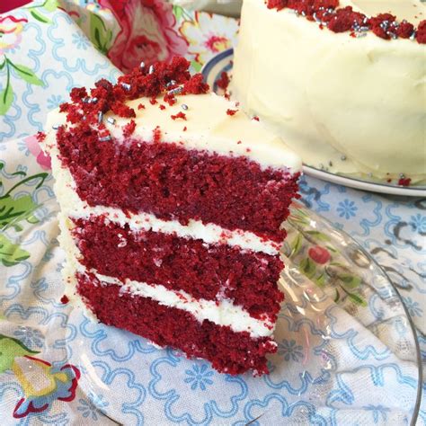 Classic American Red Velvet Cake With Vanilla Cream Cheese Frosting