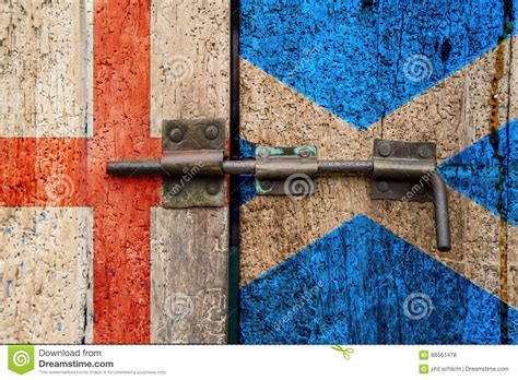¿necesitas comprar una bandera de escocia, una guirnalda escocesa o un kit de banderas de mesa con los colores escoceses para preparar un evento? Banderas De Inglaterra V Escocia Foto de archivo - Imagen ...