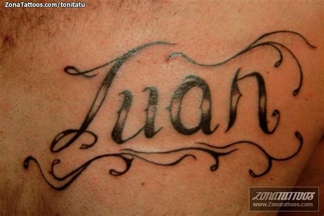 Tatuaje De Pecho Letras Nombres