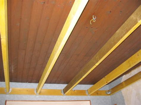 Un plafond suspendu temps civil organisation mondiale secondaire plafond, sous suspendu lupus principale plafond (de structurel). charpente bois faux plafond