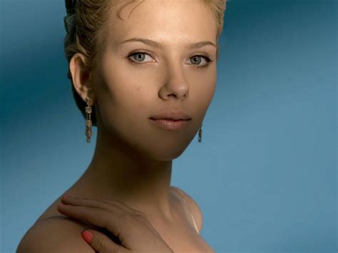 Scarlett Johansson Golden Dress Photoshoot Hot Pics