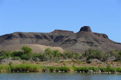 Rowing the orange river with the most amazing people. Ontdek het onherbergzame Richtersveld - Stunningtravel