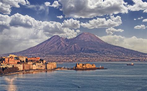 Naples heading for 'large volume eruption' - Cosmos Magazine