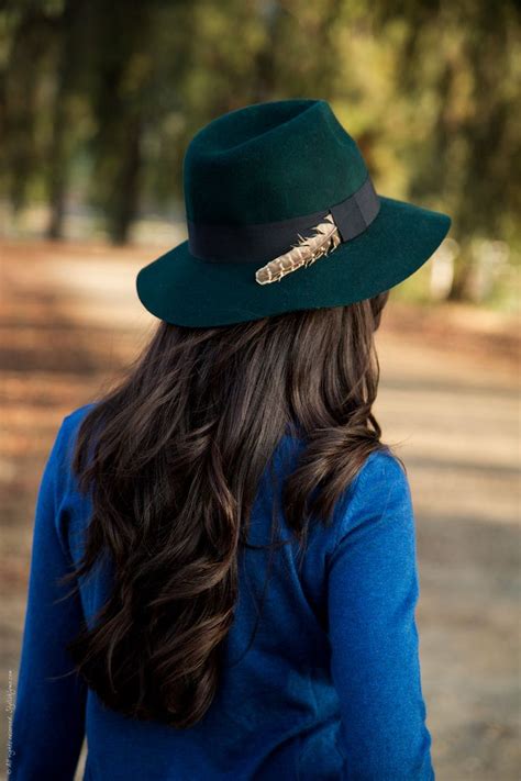 A Stylish Way To Wear A Fedora Hat This Fall And Winter Outfits With