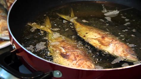 Kembung Goreng Sederhana (3/4) - Cara Menggoreng Ikan - YouTube