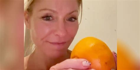 Kelly Ripa Just Filmed Herself Showering With An Orange And I Have