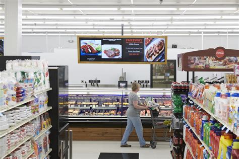 Fareway Stores Digital Signage Enhances Shopper Experiences
