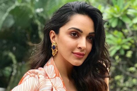 If you want to chat, it's not enough for you to like her. Kiara Advani reveals what her bio would read if she joined ...