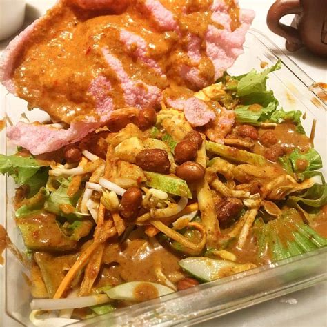 Kuliner bernama kerak telur akan mudah dijumpai saat acara pekan raya di jakarta. 15 Makanan Khas Betawi Tradisional Yang Nikmat