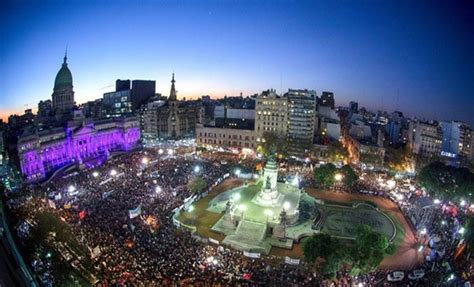 Ni una menos por favor no más calles sin salidas no existe provocación no importa cómo se vista ni una menos ni una más no la sigas maltratando paremos la crueldad no la mates , hasta cuando. Argentina: 'ni una menos' | Latin America Bureau