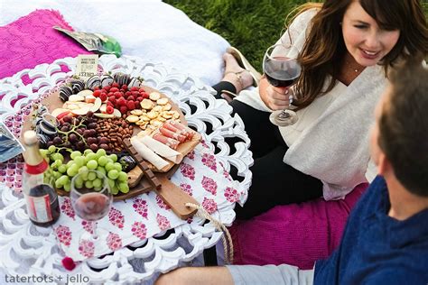 How To Create The Perfect Date Night Picnic With Printable Tags