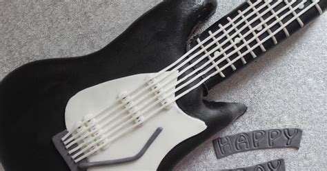 28 motive, die genau wie abgebildet, ausgeschnitten werden und auf der buttercreme haften. Gitarre Kuchen | Gitarren kuchen, Gitarre, Kuchen