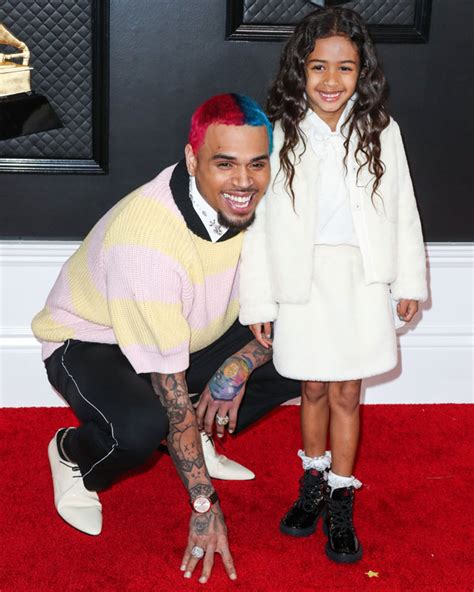 Chris Brown And Datter Royalty Dans For Å Feire Hennes 1 Million Ig Følgere Hollywood Life Tech Blog