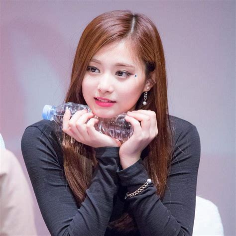 Your Favourite Picture Of Twice Tzuyu Fansign Ver K Pop Amino