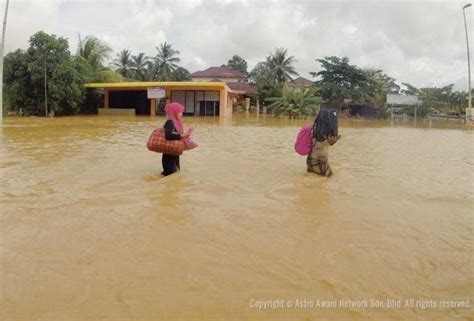 Banjir adalah satu bencana alam yang berlaku disebabkan oleh faktor klimatologi atau faktor. Banjir besar 2014 di Kelantan mungkin berulang | Astro Awani