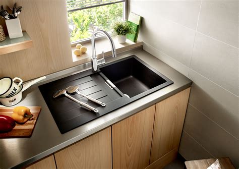 Los fregaderos de cocina roca proporcionan una extraordinaria resistencia y una superficie impermeable que evita la filtración de líquidos y están disponibles en diferentes materiales y. Fregaderos de cuarzo, para las cocinas más exigentes ...