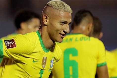 The everton striker, 24, fired tite's men to a fifth straight world cup qualifying victory when they looked like being shut out. Porque Richarlison é engajado nas lutas sociais e ...