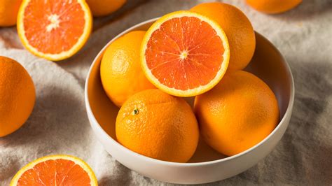 The Real Difference Between Blood Oranges And Navel Oranges