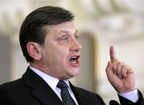 Antonescu îi răspunde lui Grindeanu. Ce spune despre demisia