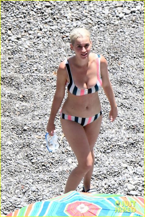 Katy Perry Wears A Striped Bikini At The Beach In Italy Photo 3925724