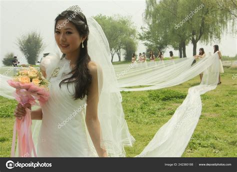 Bride Poses Wearing Her 520m Long Wedding Dress Wuhan Central Stock Editorial Photo