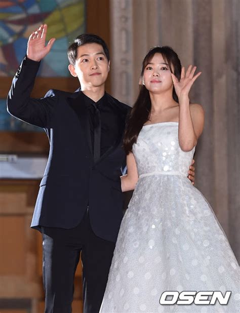 To understand what's going on we need to go back in time because as many of you already know there had been many rumors about their divorce since early 2019. Những điểm trùng hợp đến lạ của Song Joong Ki - Song Hye ...