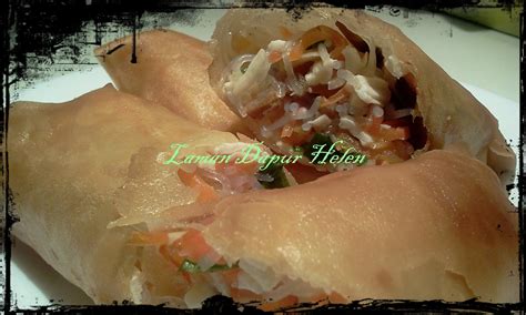 1/2 dada ayam dicincang halus/dadu, 5 biji sosej dipotong bulat, 1 biji bawang holand dipotong dadu, 2 biji lobak merak dipotong nipis dan memanjang, 1 tin cendawan butang dipotong nipis, 3 keping cheese cheddar, 1/2 sudu kecil garam, 1 sudu kecil gula jika suka. Laman Dapur Helen: POPIA SUHUN DAN CENDAWAN
