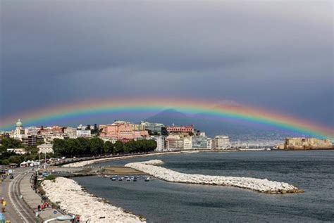 President de laurentiis jokes he missed the call from jp. Napoli mille colori: l'arcobaleno sul Vesuvio - la Repubblica