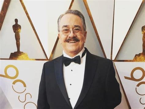Pedro sola, conductor del programa televisivo ventaneando, debutó ayer por la noche como dj en el antro dance floor de la colonia roma en la ciudad de méxico. Pedro Sola, afirman que lo despidieron de Ventaneando ...