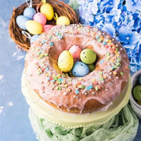 Cute Idea for any Bundt Cake, no recipe. Easter bundt ring ...