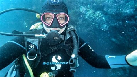 Pin By Andy Bogen On Diving In 2024 Scuba Girl Diving Scuba