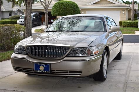 The vehicle is big, bordering on huge, and strong. 2011 Lincoln Town Car Signature Limited 2011 Lincoln Town ...