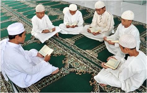 Inilah sebagian kecil daftar bonus dan kelebihan bagi penghafal al quran yang mulia: Cara Mudah Menghafal Al Quran 30 Juz dengan Rumus 20x20 ...