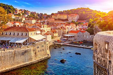 Het land heeft door zijn diverse landschappen een zeer gevarieerd aanbod voor de vakantieganger. Kroatië: een aantal bezienswaardigheden - Citytrip.be