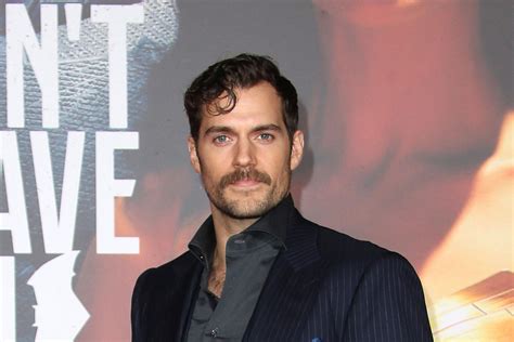 Impossible star around the holidays. Henry Cavill devoured coconut cake sent to him by Tom Cruise