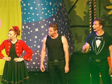 Hi we are a fan page of the wiggles ! journeys with jax and oliver: The Wiggles