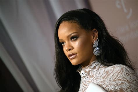 The Whole Internet Is Talking About How Good Rihanna Smells Her