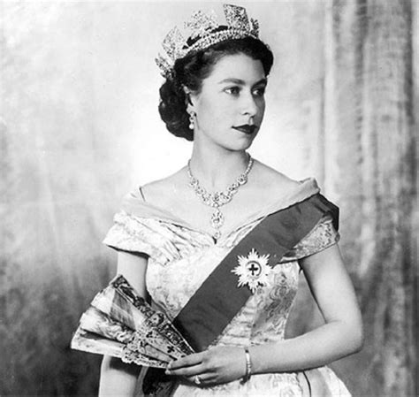 Curiosidades Mitos Y Verdades Los Retratos De La Reina Isabel De