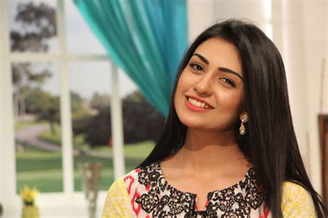 Sarah khan, sarah khan instagram, sarah khan husband, sarah khan age, sarah khan mother, sarah khan family, sarah. Sarah Khan looks marvelous in Red Hot Saree in latest pics