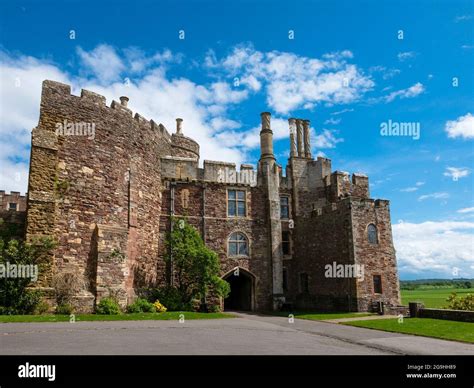Berkeley Castle Uk Hi Res Stock Photography And Images Alamy
