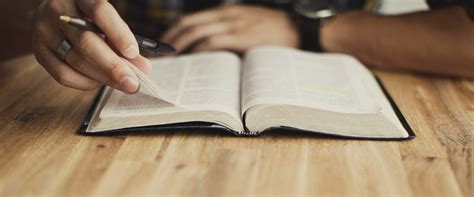 چرا باید کتاب مقدس را خوانده مطالعه کنیم؟ به سایت کلیسای فارسی زبان