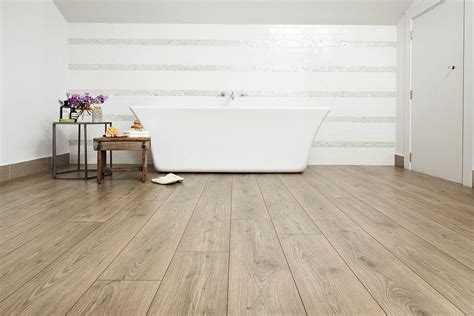 Find stunning solid wood flooring at factory direct flooring to really give your room that ability to stun and amaze. Aqualock 8mm Laminate Flooring Stable Oak